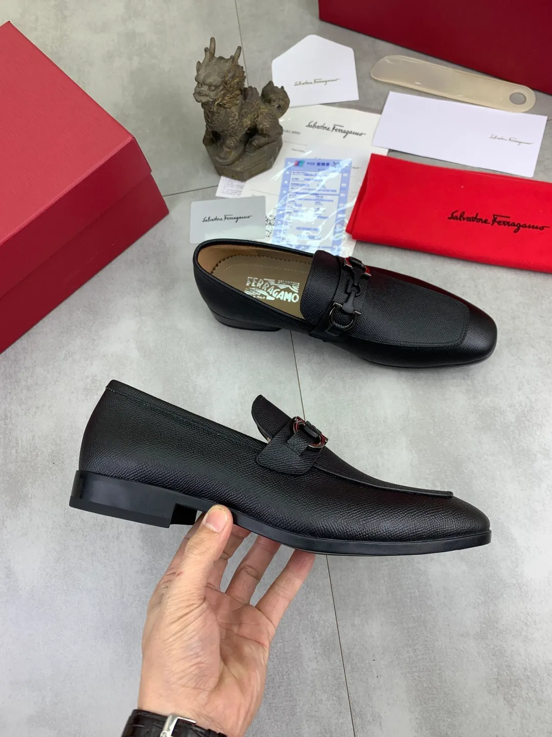 Men's men's shoes 💰P600💰[New model] High quality water-dyed cowhide 🆘[Salvatore Ferragamo] Ferragamo's latest casual business leather shoes for men! Listed simultaneously! The fabric is made of specially imported original calfskin, and the interior is made of imported water-dyed cowhide. It is absolutely luxurious and leads the fashion trend. High-end rubber outsole, size: 38-44 (45 and 46 can be customized) 5️⃣ colors available